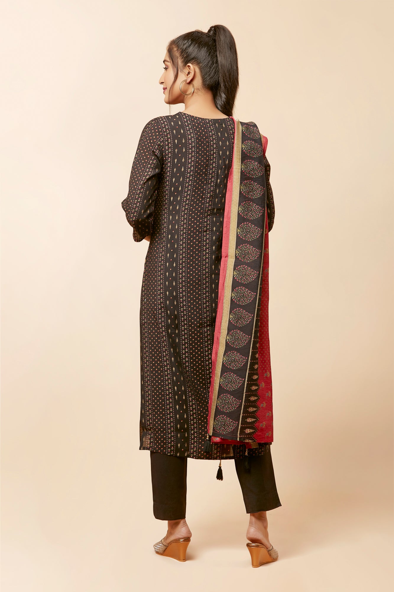 Urban Mystic Black Color Floral Print Kurta Set With Light Embroidery