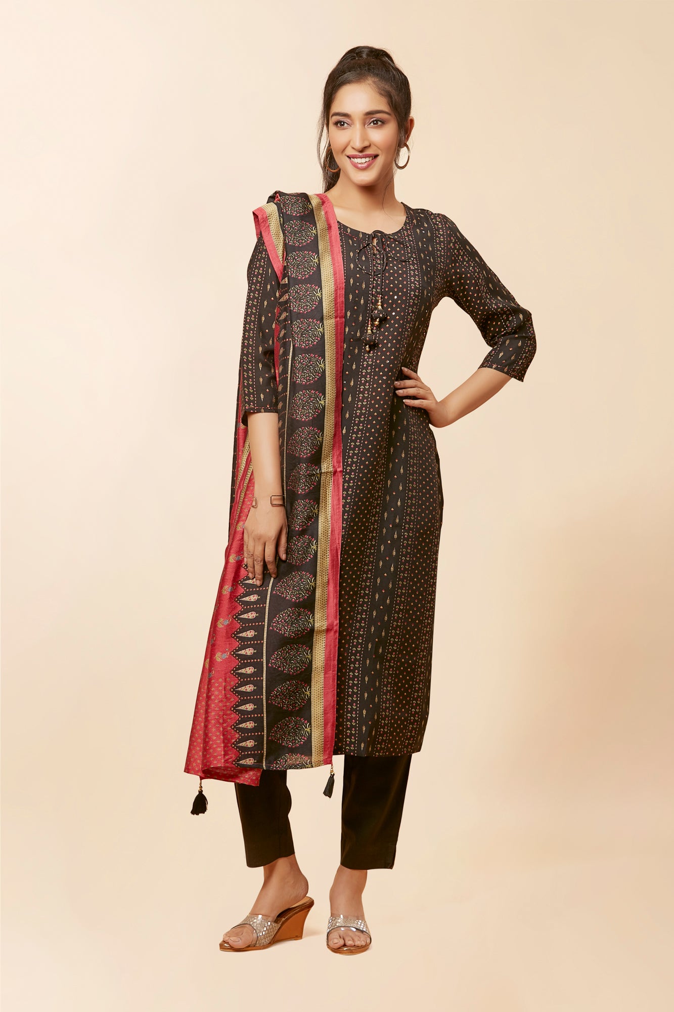 Urban Mystic Black Color Floral Print Kurta Set With Light Embroidery