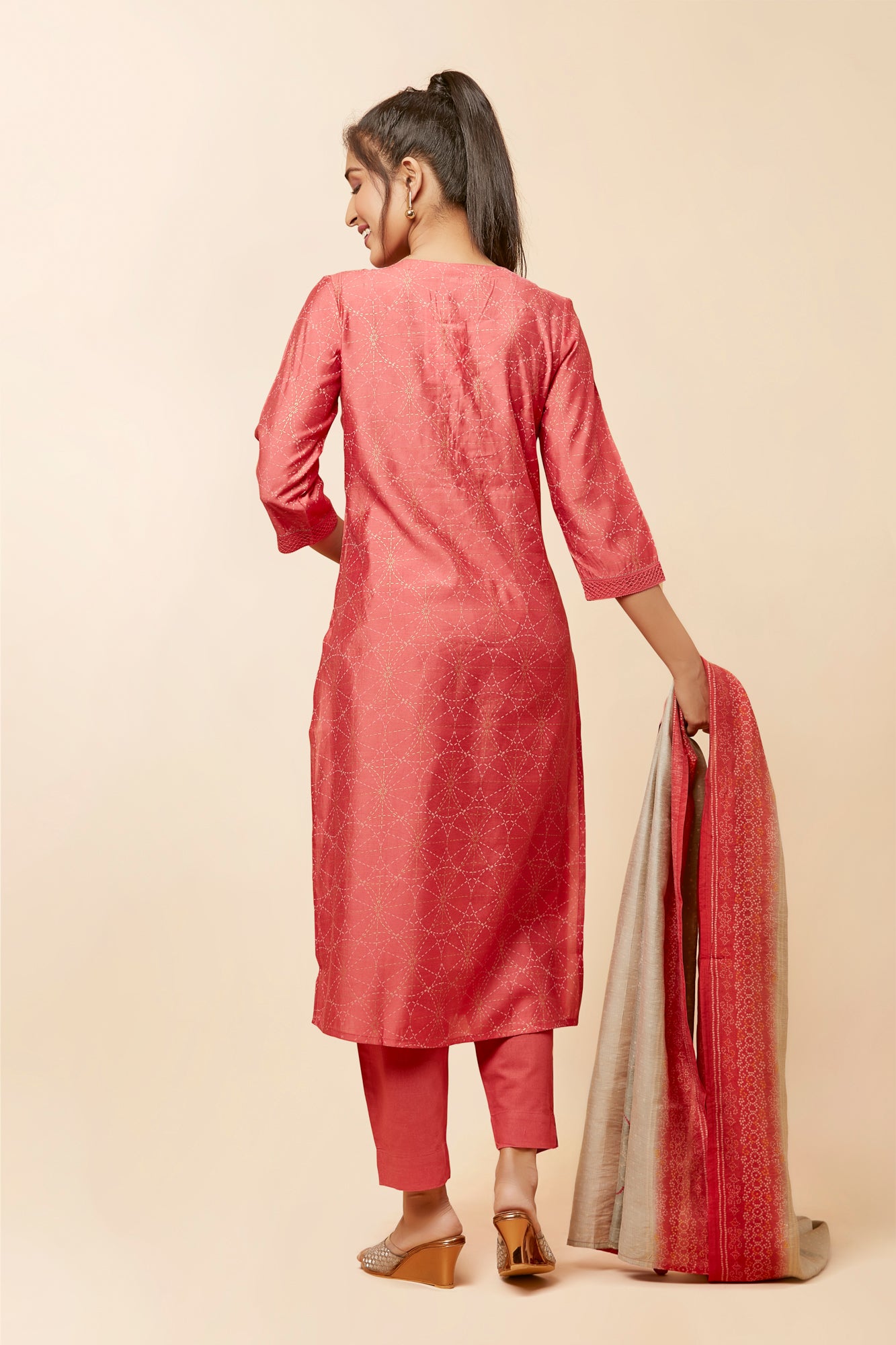 Urban Mystic Geometric Print Kurta Set With Bandhani Dupatta