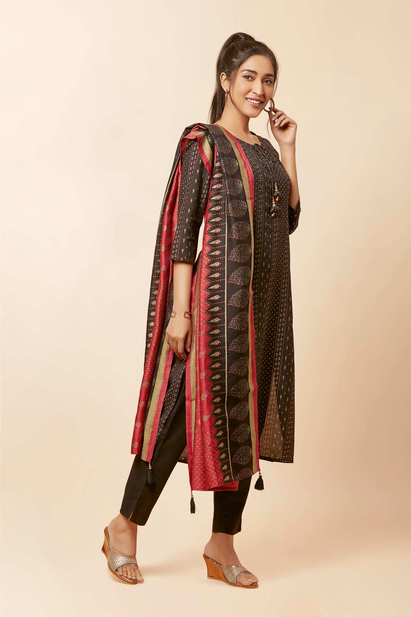 Urban Mystic Black Color Floral Print Kurta Set With Light Embroidery