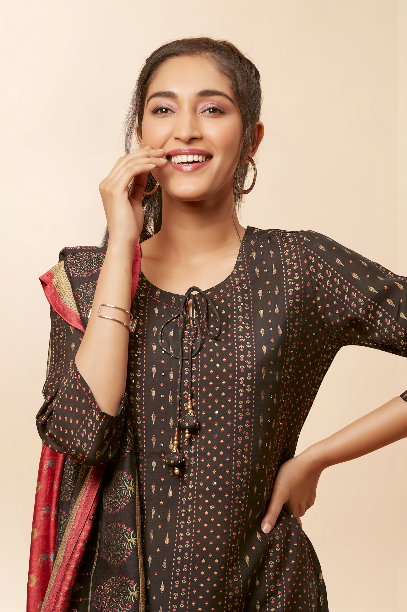 Urban Mystic Black Color Floral Print Kurta Set With Light Embroidery