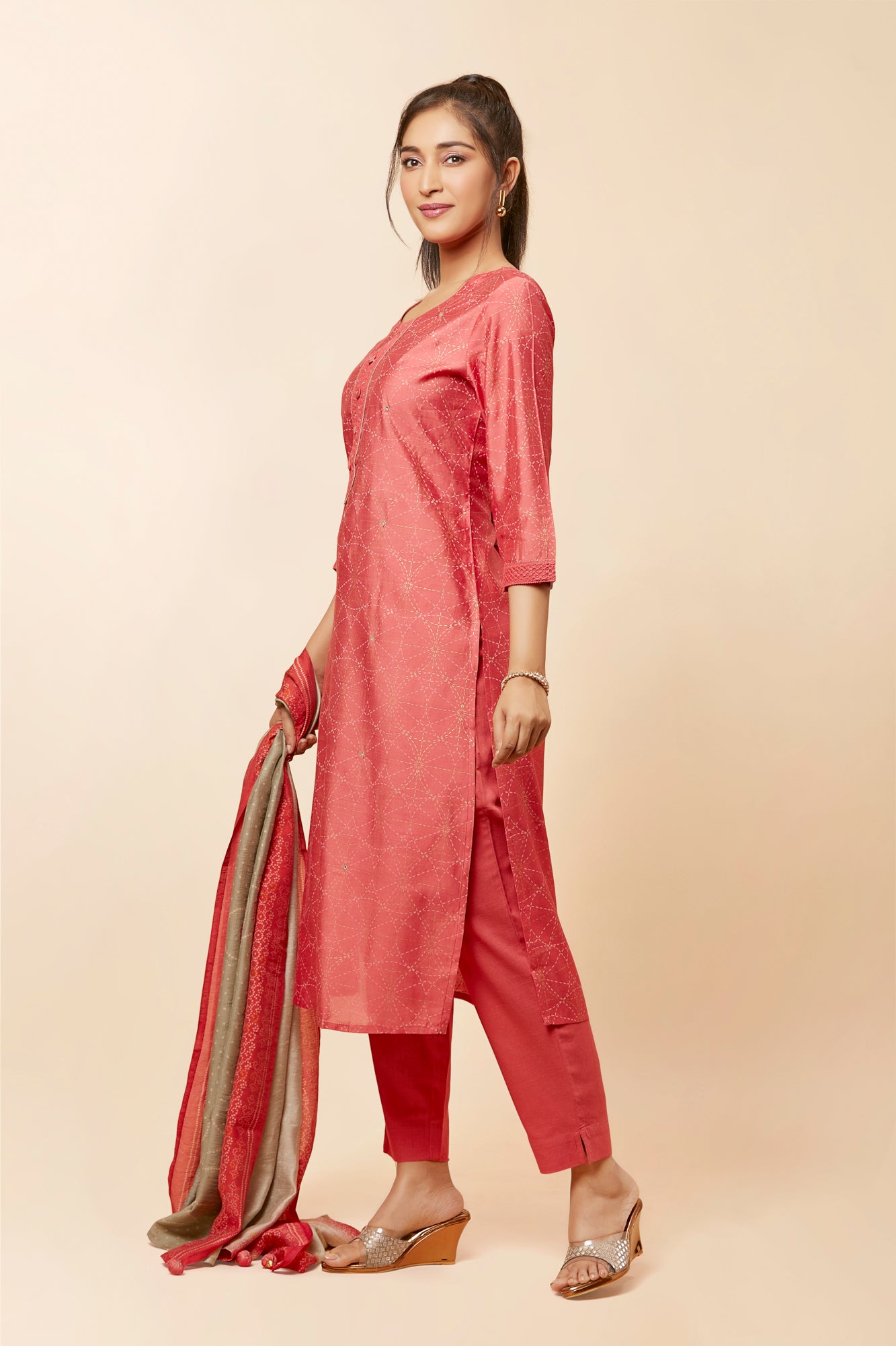 Urban Mystic Geometric Print Kurta Set With Bandhani Dupatta