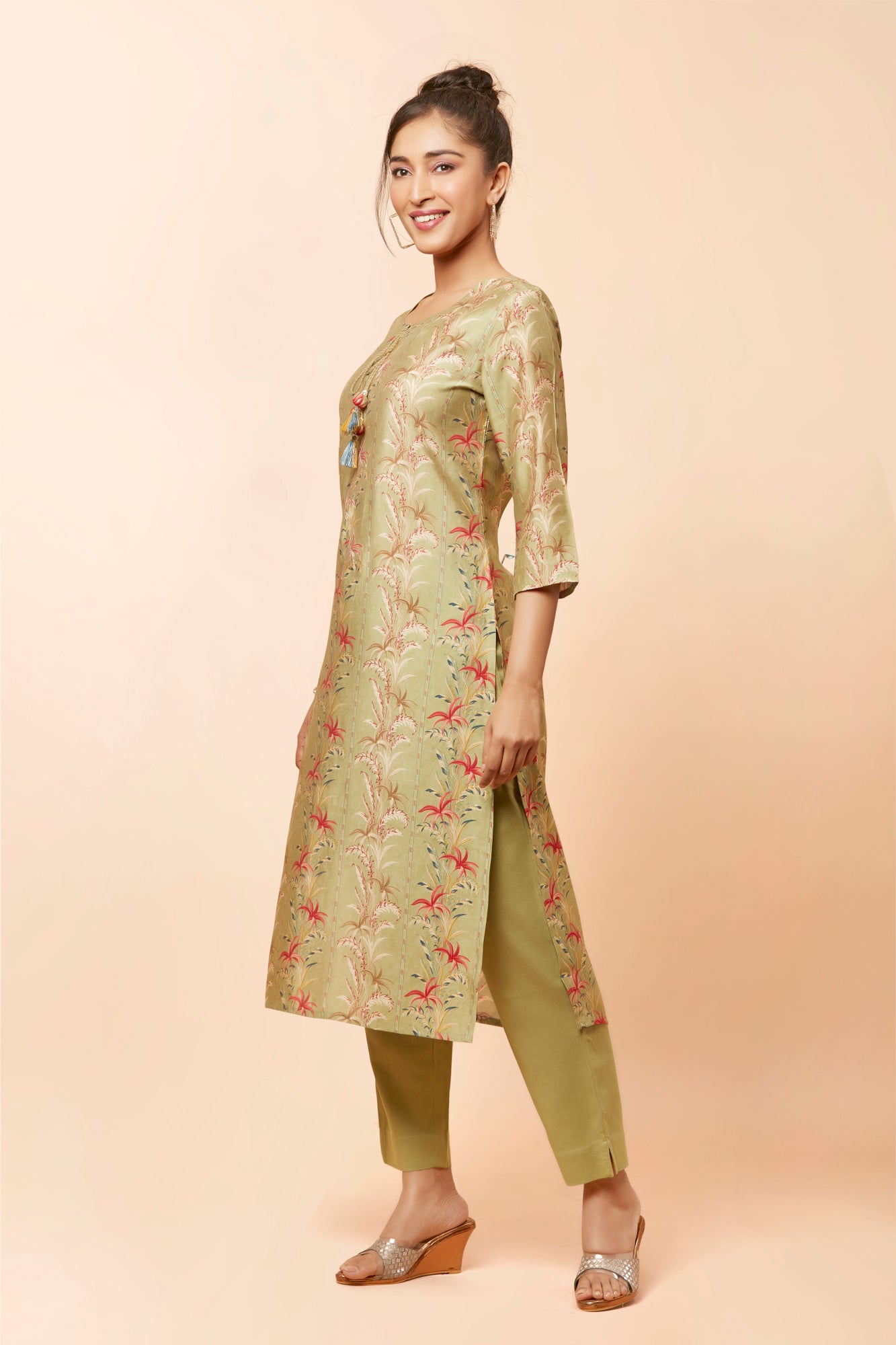Urban Mystic Green Colored Floral Print Kurta Set