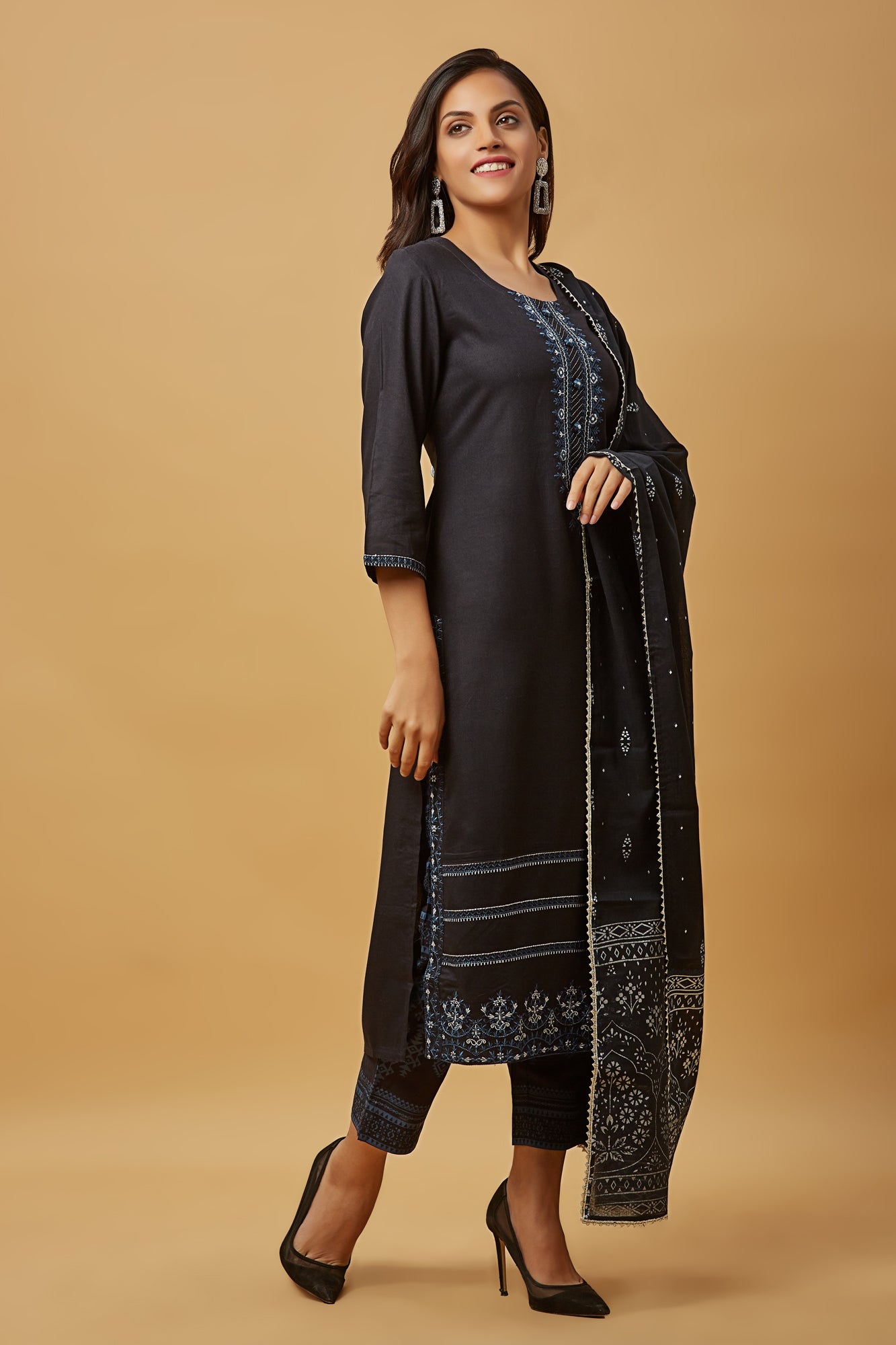 Urban Mystic Straight Cut Embroidered Kurti Pant Set With Dupatta